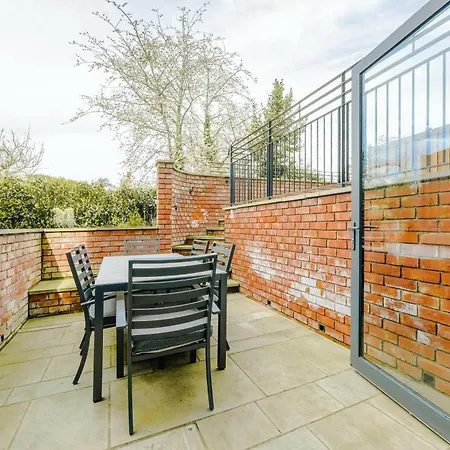 Lejlighed Elegant 2-bed Luxury - Prime Location