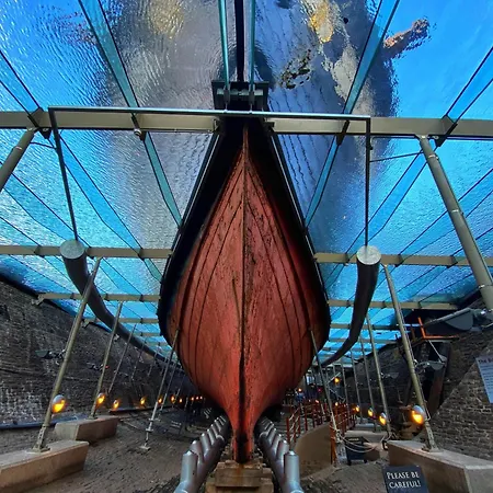 Lejlighed Elegant 2-bed Luxury - Prime Location