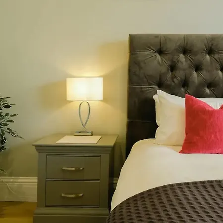 Elegant 2-bed Luxury - Prime Location *