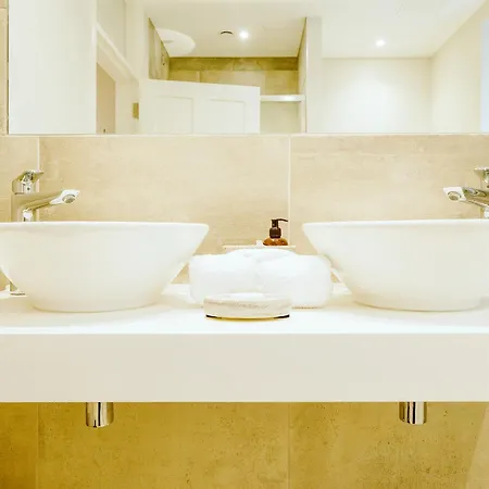 Elegant 2-bed Luxury - Prime Location Bristol