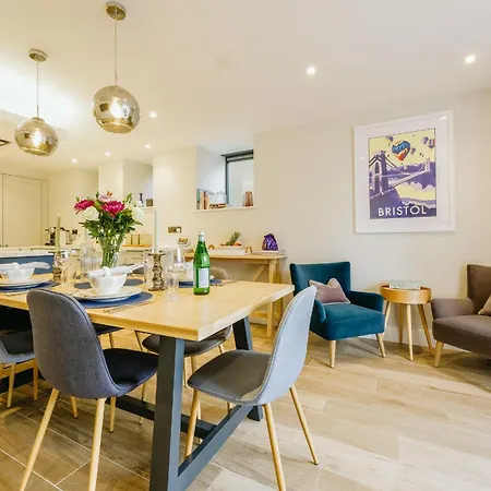 Elegant 2-bed Luxury - Prime Location Διαμέρισμα *