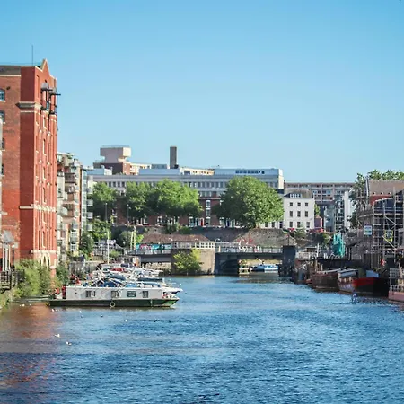 Elegant 2-bed Luxury - Prime Location Apartman Bristol