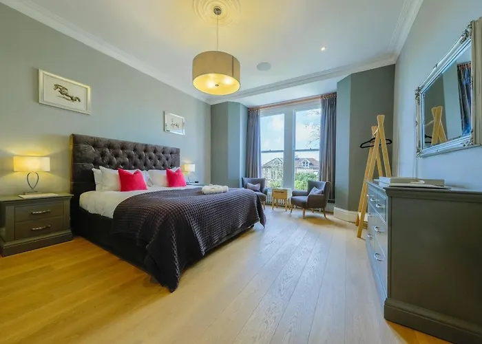 Elegant 2-bed Luxury - Prime Location