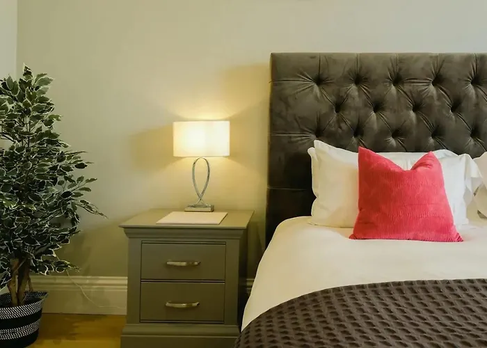 Elegant 2-bed Luxury - Prime Location *