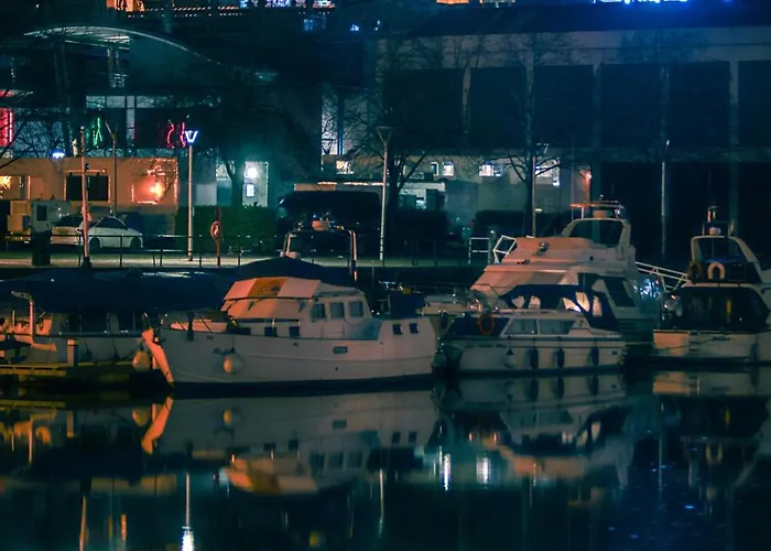 Elegant 2-bed Luxury - Prime Location Бристоль