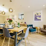 Elegant 2-bed Luxury - Prime Location Appartamento *