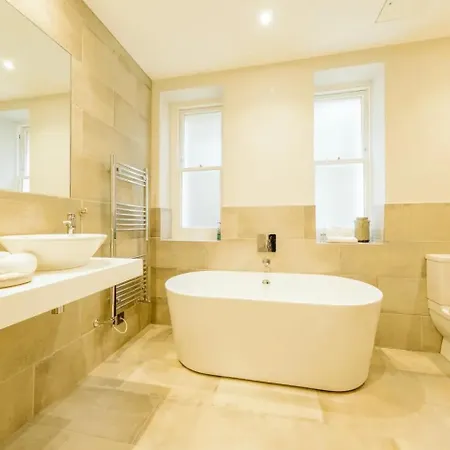 Elegant 2-bed Luxury - Prime Location