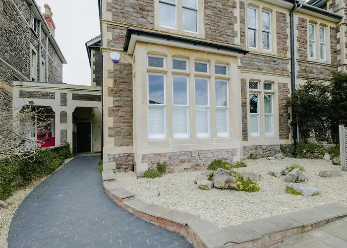 Elegant 2-bed Luxury - Prime Location Bristol