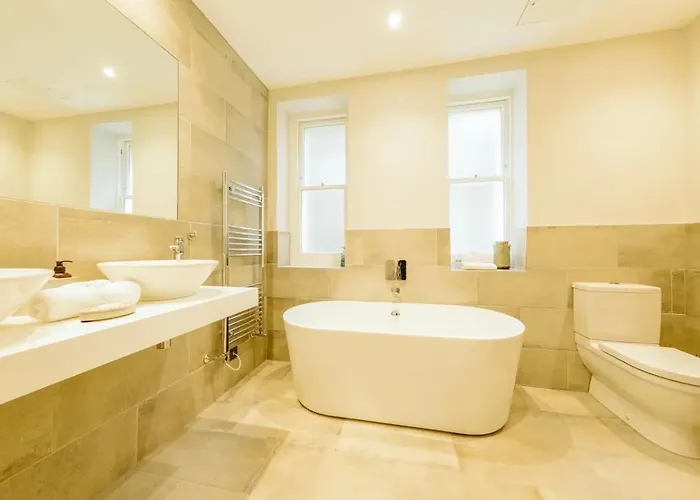 Elegant 2-bed Luxury - Prime Location