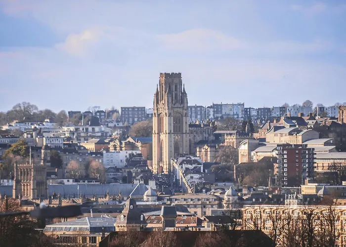 Elegant 2-bed Luxury - Prime Location Apartmán