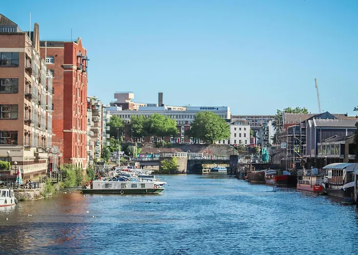 Elegant 2-bed Luxury - Prime Location Apartmán Bristol